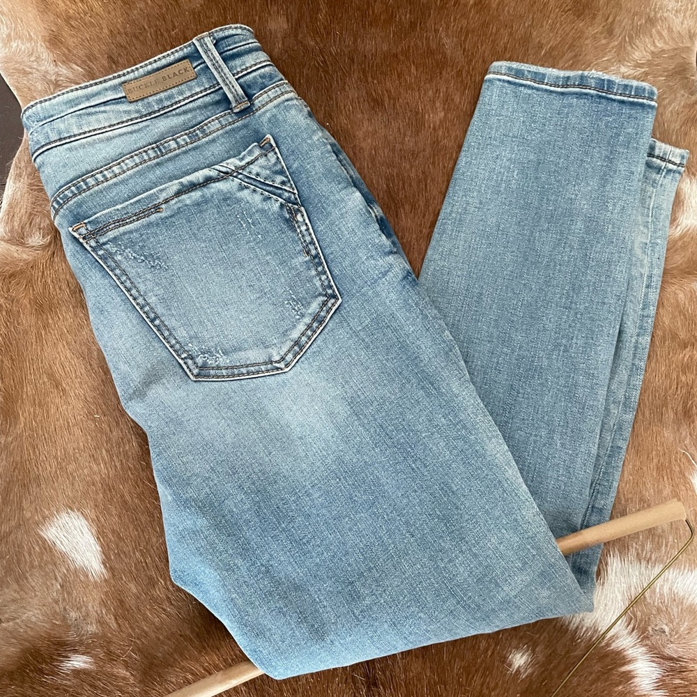 Buckle Black Skinnies